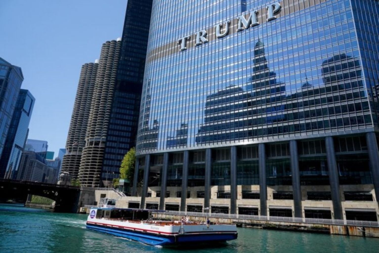 El hotel de Trump en Chicago mató a miles de peces, según la Corte