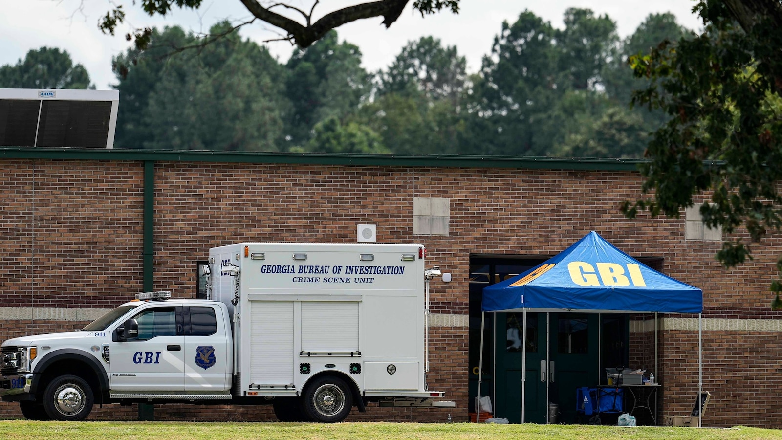 Dispatch center overwhelmed with calls during Georgia high school shooting