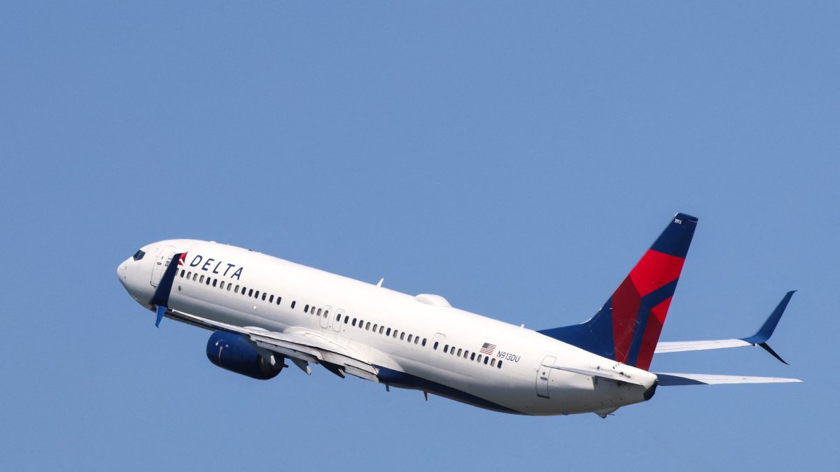 Delta flight cabin pressure causes bloody noses for customers