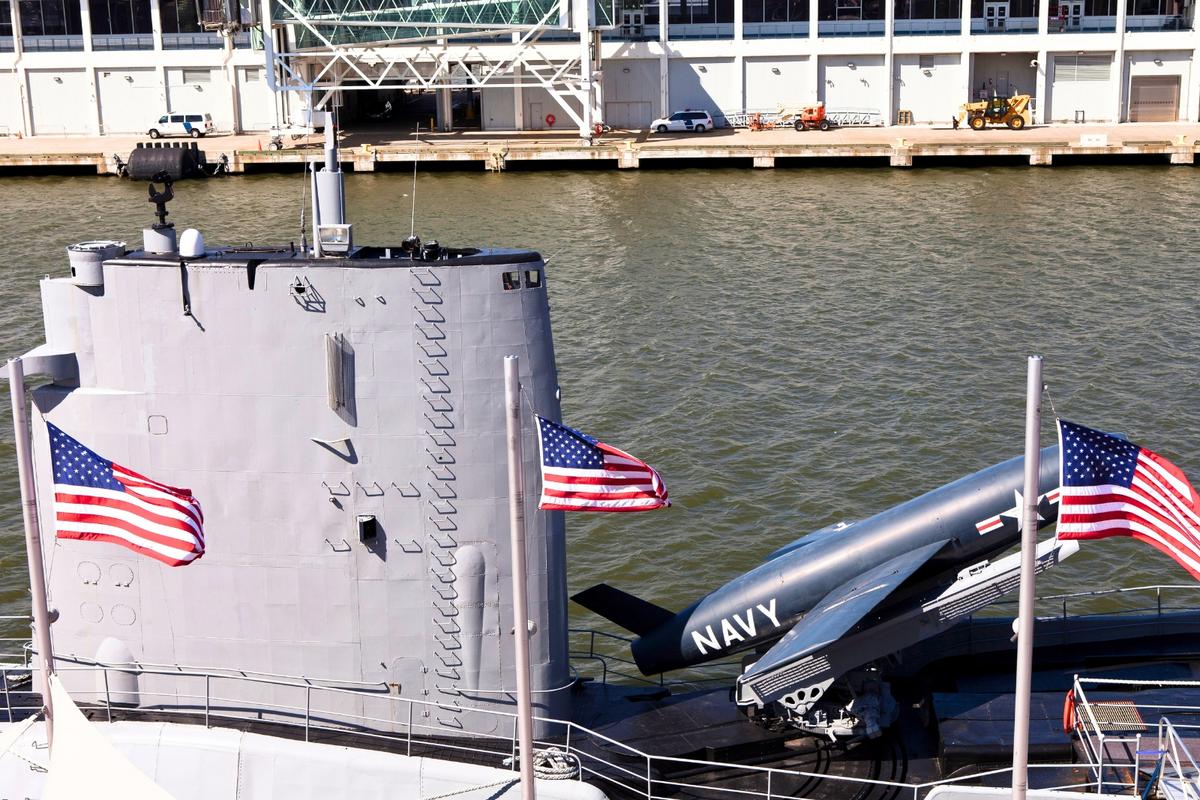 Navy Makes Military History With First Coed Submarine