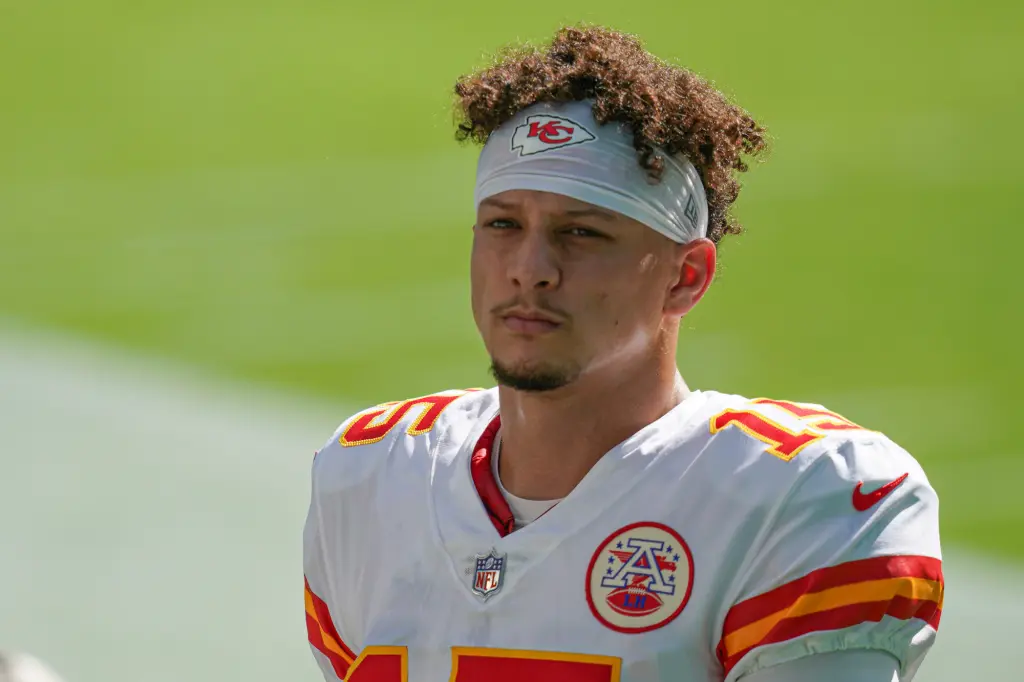 Patrick Mahomes Breaks Silence on Kareem Hunt’s Chiefs Return After Isiah Pacheco’s Brutal Fibula Injury