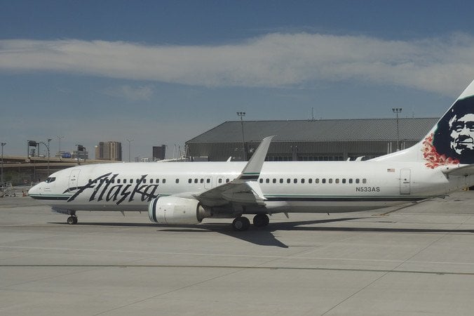 Alaska Airlines announces completion of Hawaiian Airlines purchase