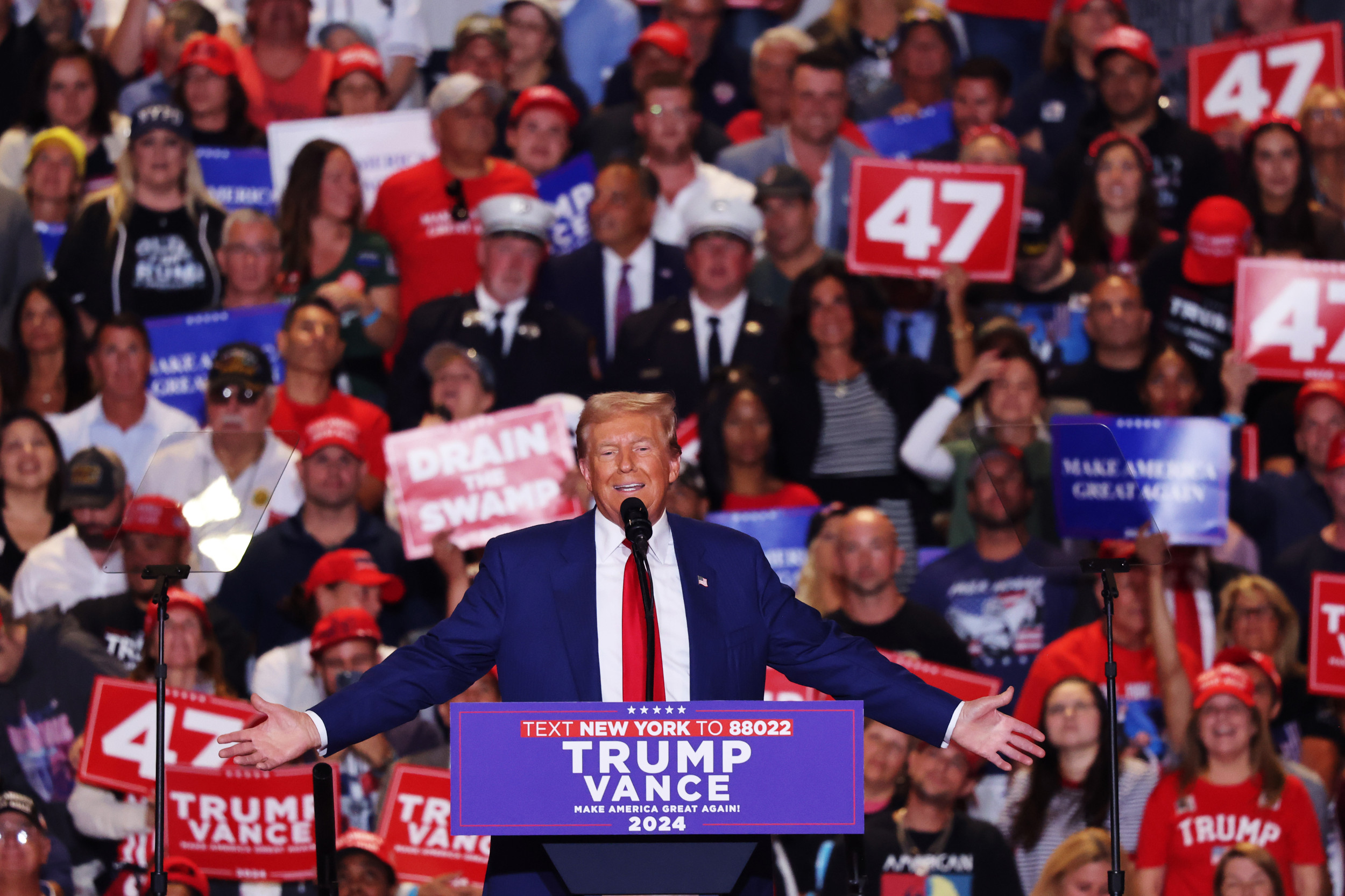 Trump's Long Island Crowd Photos Fuel GOP Talk of Battle for New York