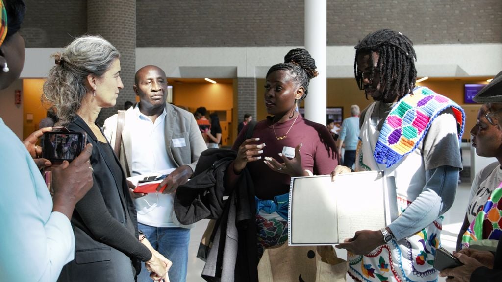 Saramaccaanse Surinamers “leren” in Nederland hoe te protesteren tegen concessies in hun leefgebied