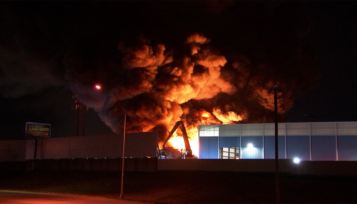 Fire crews battle large blaze at Columbus, Ohio junkyard