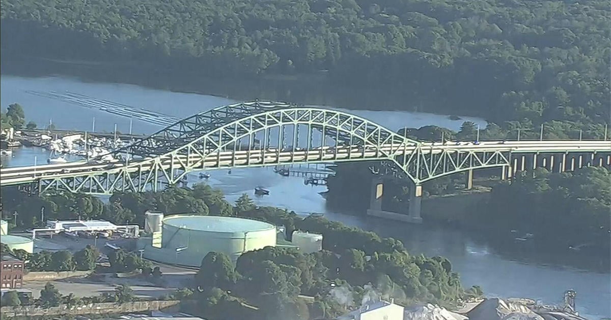 Police kill man on N.H.-Maine bridge, child and woman found dead