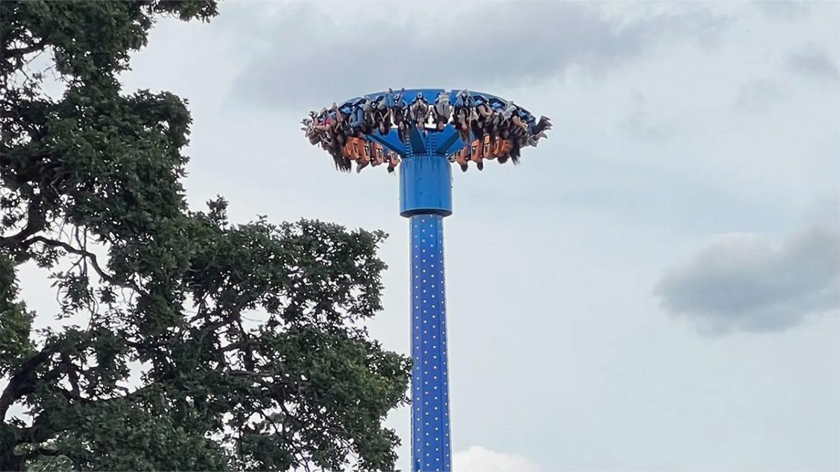 Oregon amusement park files lawsuit against ride manufacturer after it leaves guests hanging upside down