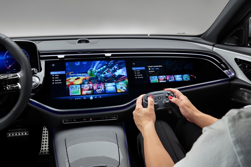 Mercedes quiere arrebatarle a Tesla el protagonismo en software. Y se plantea hacerlo llevando Fortnite a sus coches