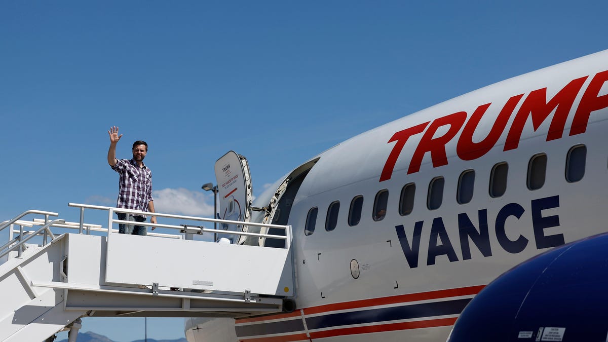 JD Vance’s Plane Accidentally Enters Prohibited Airspace Over Washington, D.C.