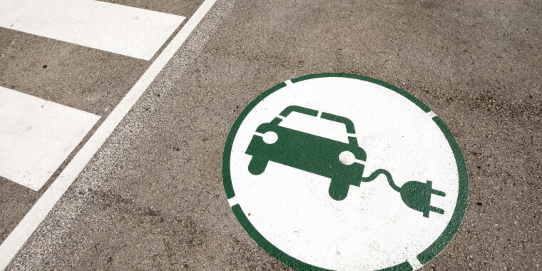 Feds award $521 million in EV charger funds, but rollout remains slow