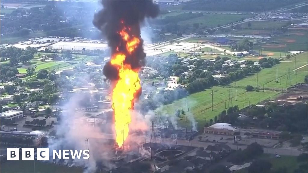 Pipeline explosion in Texas causes pillar of fire