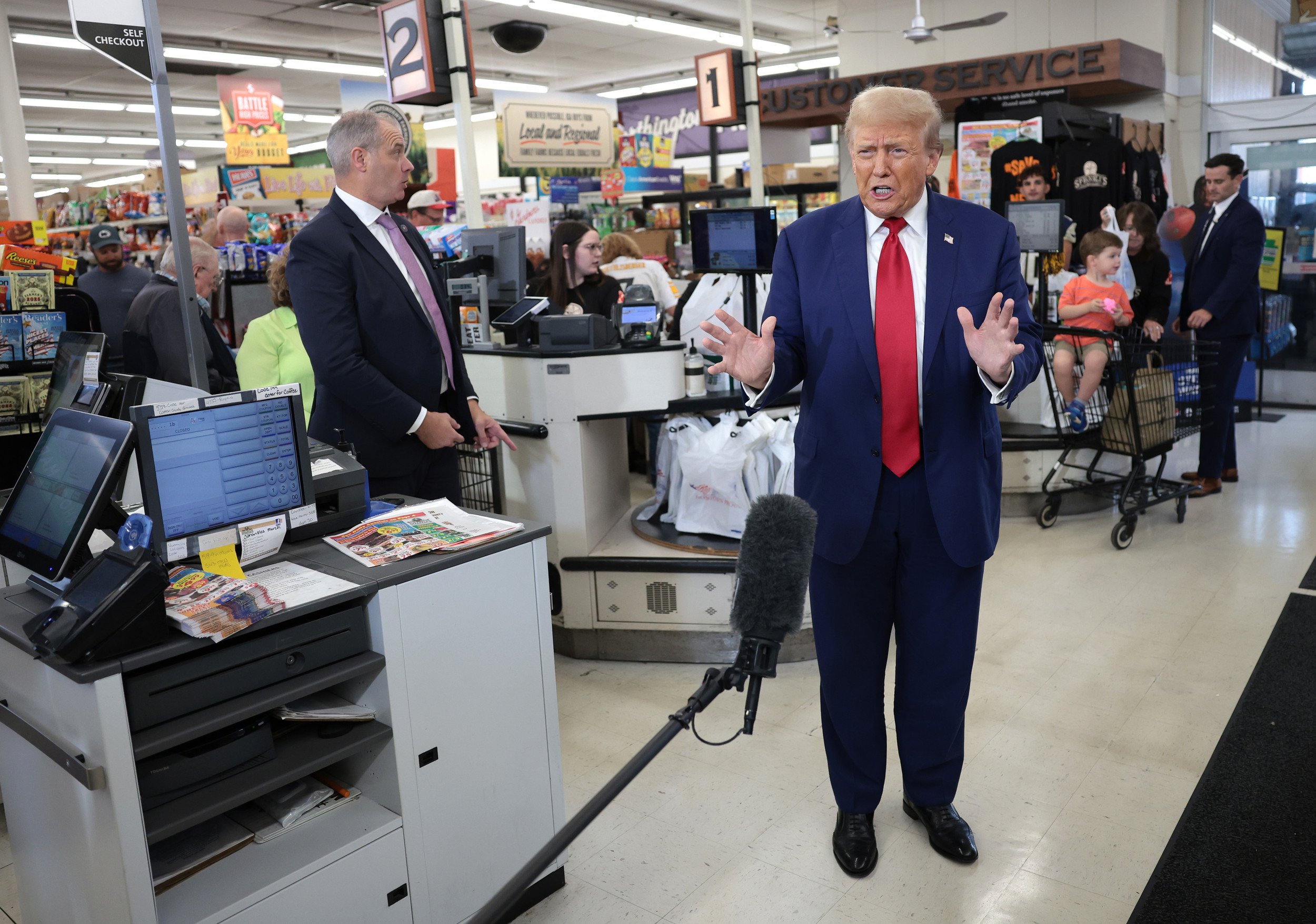 Donald Trump Buying Groceries for Pennsylvania Mom Goes Viral