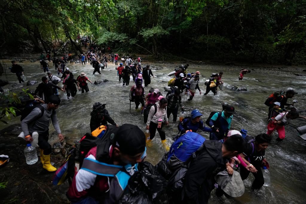 Fewer migrants risk Panama jungle crossing after clampdown