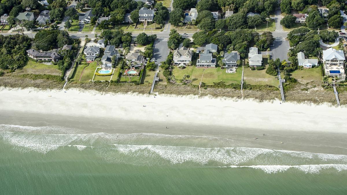 I’m a Real Estate Investor: Here Are the 5 Beach Towns You Should Consider Investing in Property