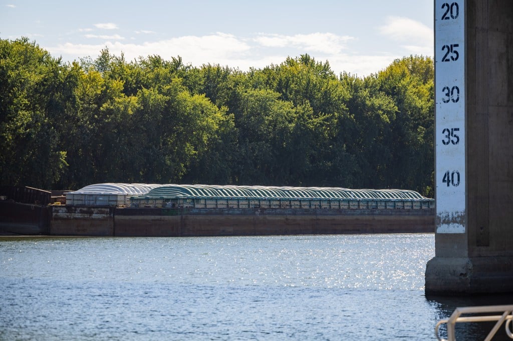 Low Mississippi water levels raise concerns for Illinois farmers