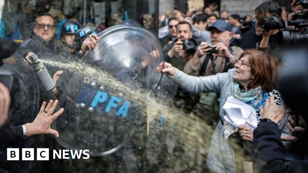 Argentina police pepper spray pension protesters