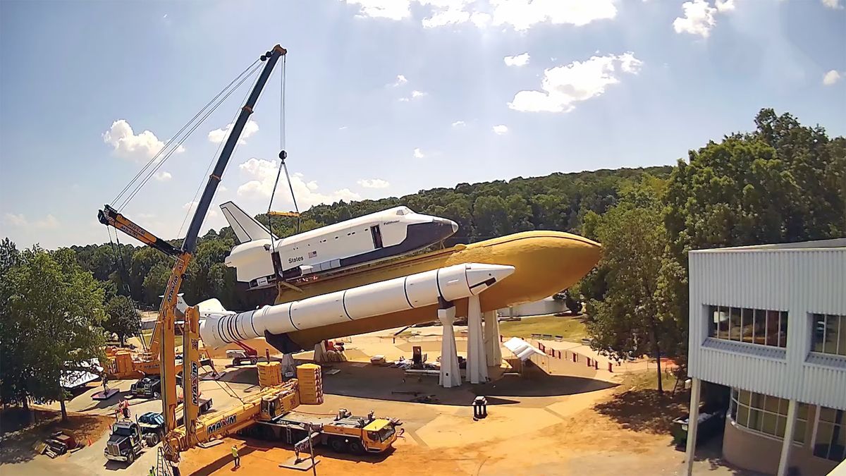 Mock shuttle Pathfinder restored atop its stack at Alabama rocket center (photos)