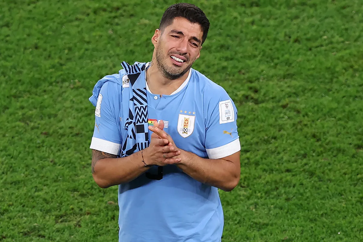 Luis Suárez anuncia entre lágrimas que se retira de la selección