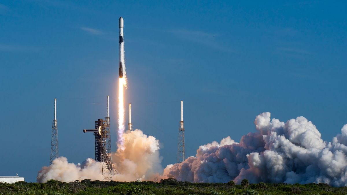 SpaceX launching 20 Starlink internet satellites to orbit early Sept. 25