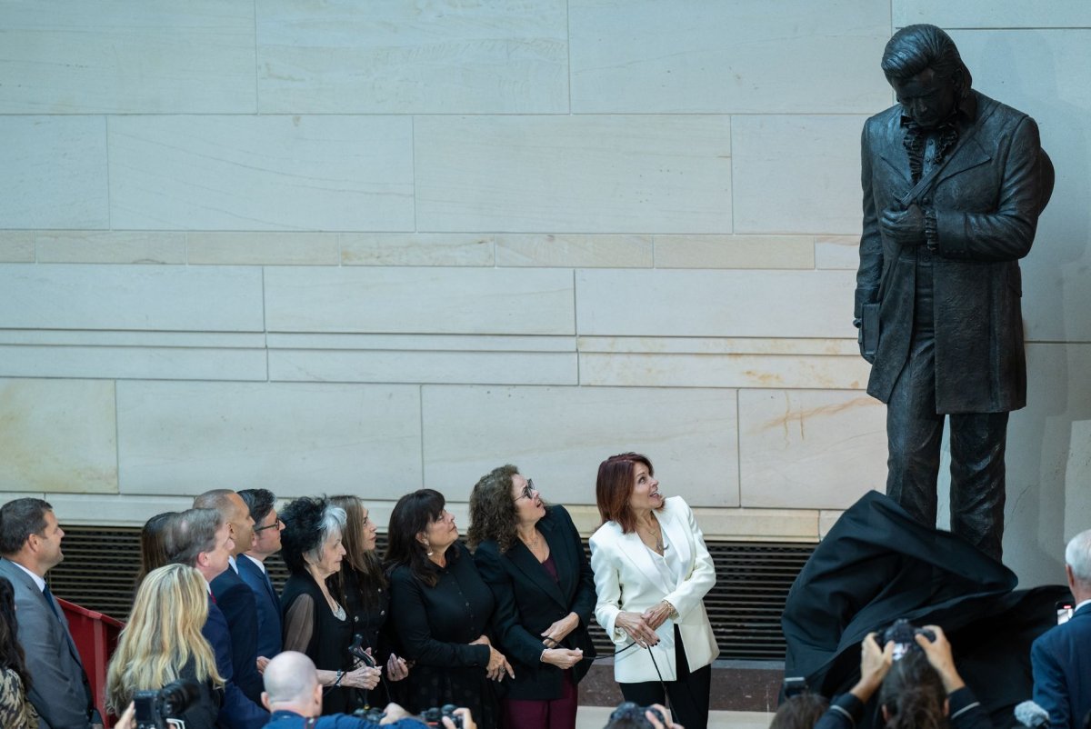 Johnny Cash becomes first musician with statue at U.S. Capitol