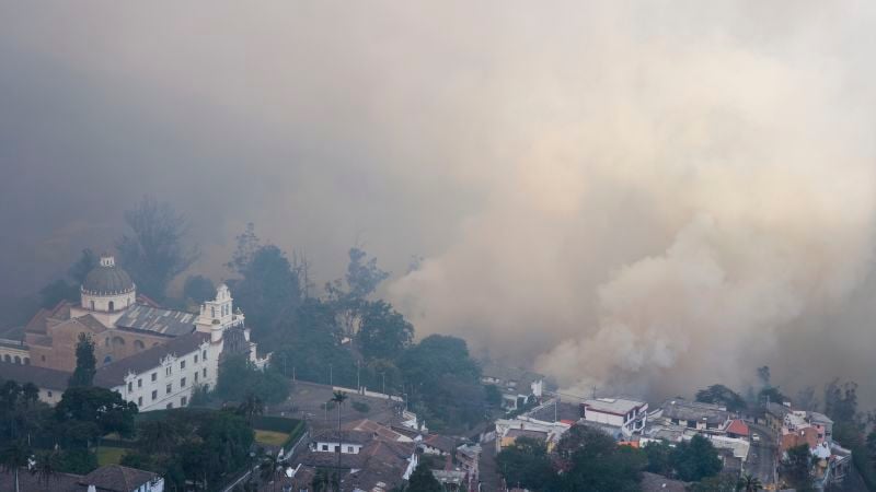 Raging wildfire covers Ecuadorian capital in smoke