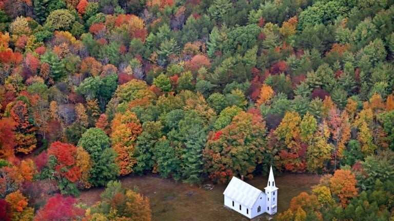 Maps, dates for best fall colors in New England