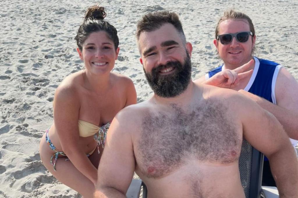 Jason Kelce’s beach pic with fans has a revealing twist