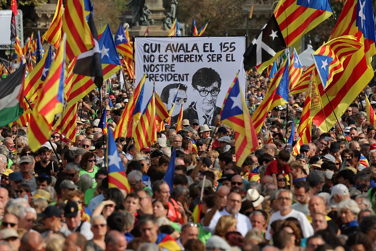 El independentismo deserta de la Diada tras perder la Generalitat: sólo saca 72.000 manifestantes a la calle en toda Cataluña