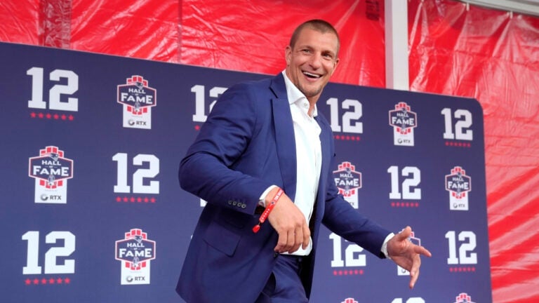 Rob Gronkowski warns Patriots fans calling for Drake Maye to start