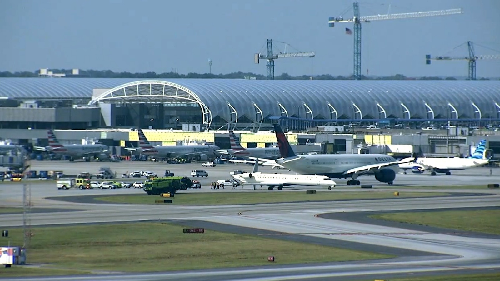 Delta flight clips another plane on taxiway, knocks off smaller plane's tail