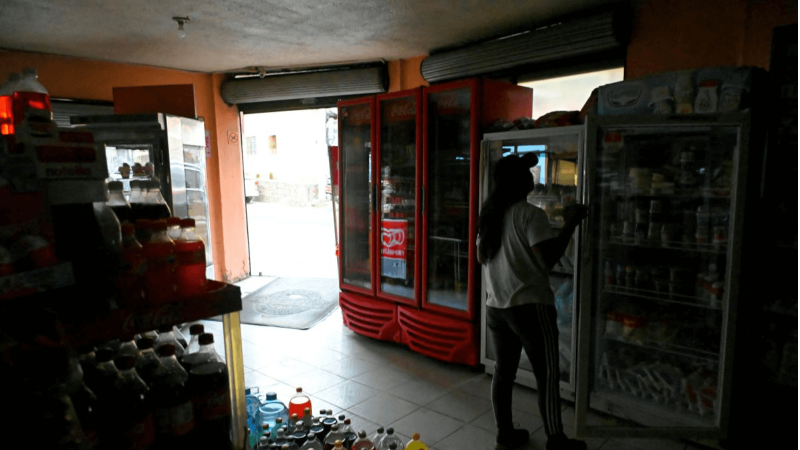 Anuncian apagón y toque de queda este miércoles en Ecuador