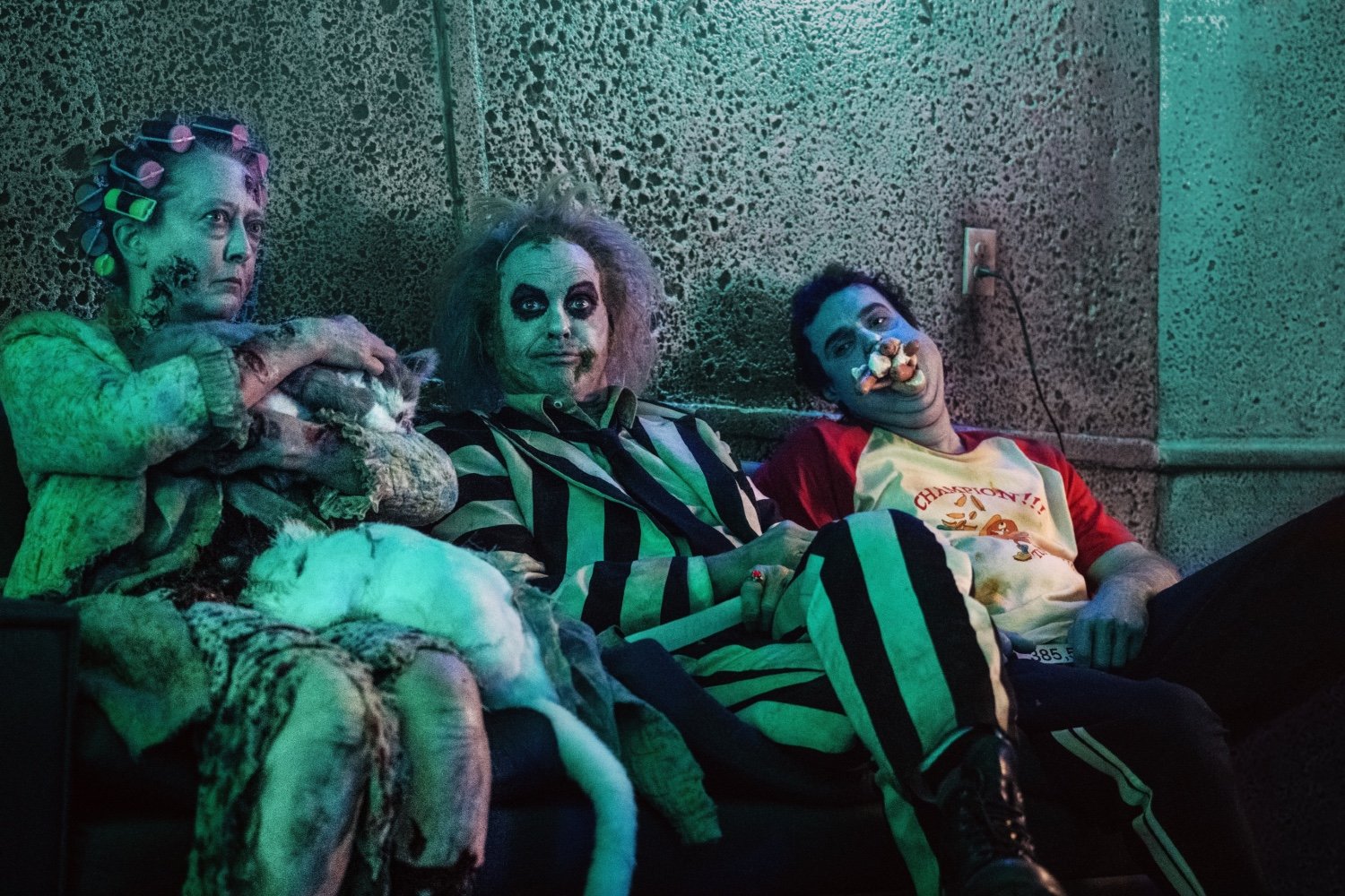 Beetlejuice Beetlejuice‘s Writers Explain How They Approached Those 2 Big Character Deaths