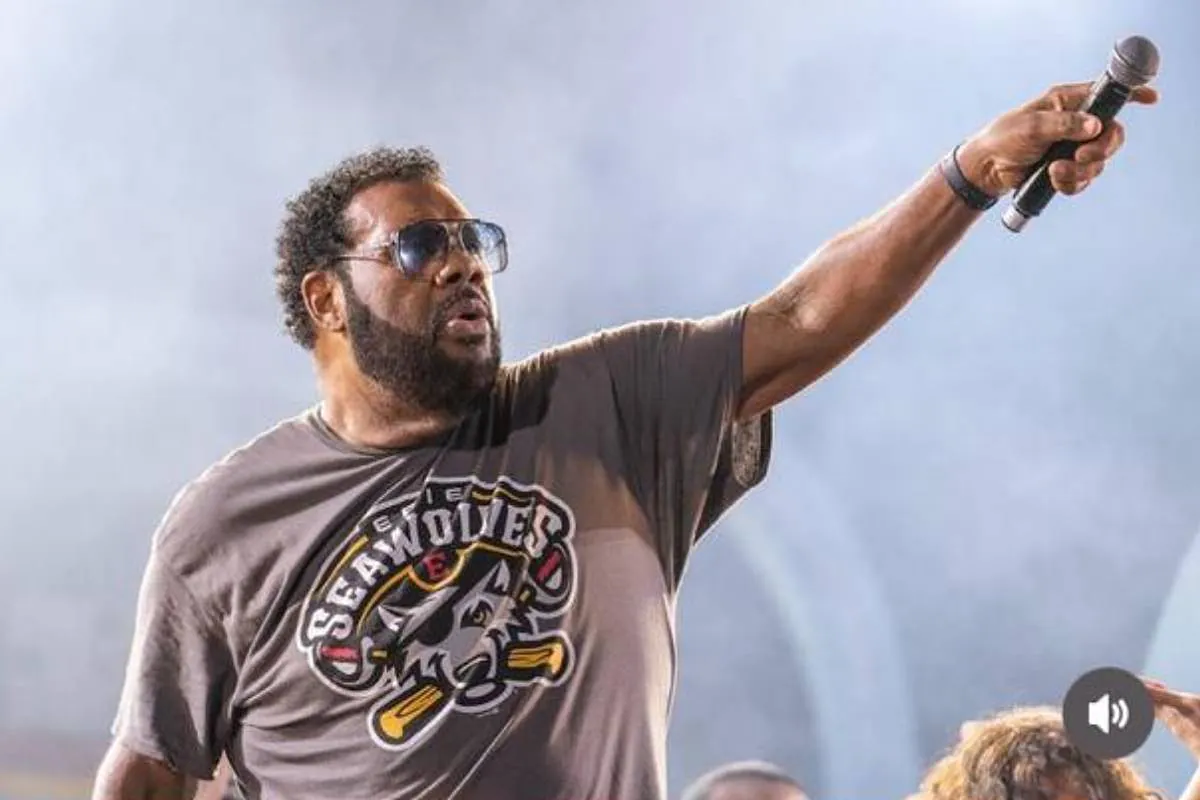 El rapero estadounidense Fatman Scoop muere a los 53 años tras desplomarse en el escenario