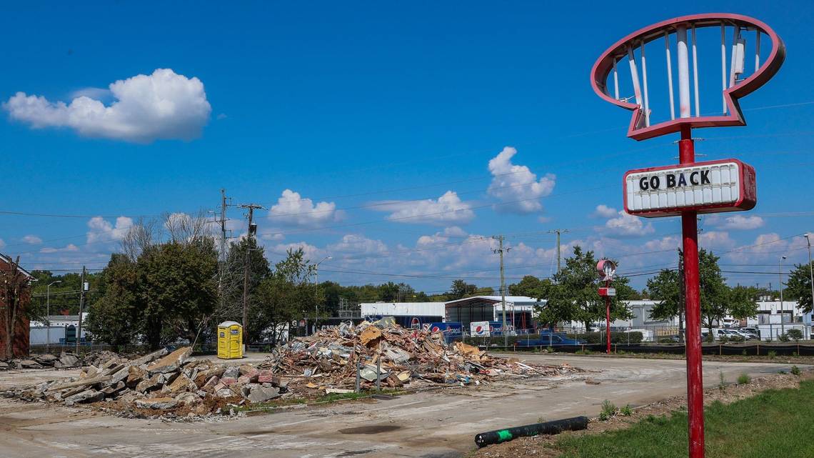 Chicken chain location demolished. What’s going onto busy Lexington corner?