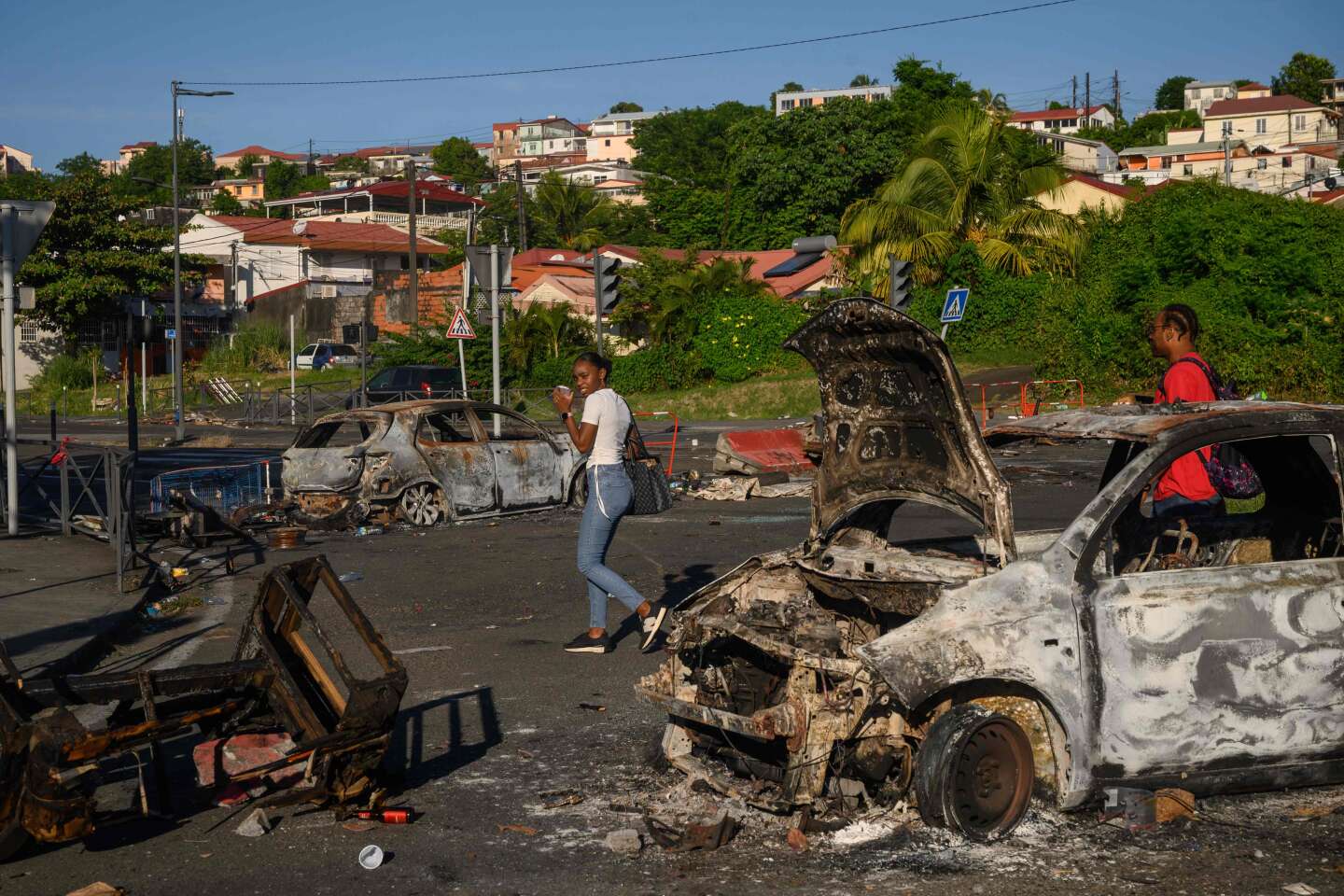 La Martinique panse ses plaies dans un climat qui reste tendu, après plusieurs nuits d’émeutes