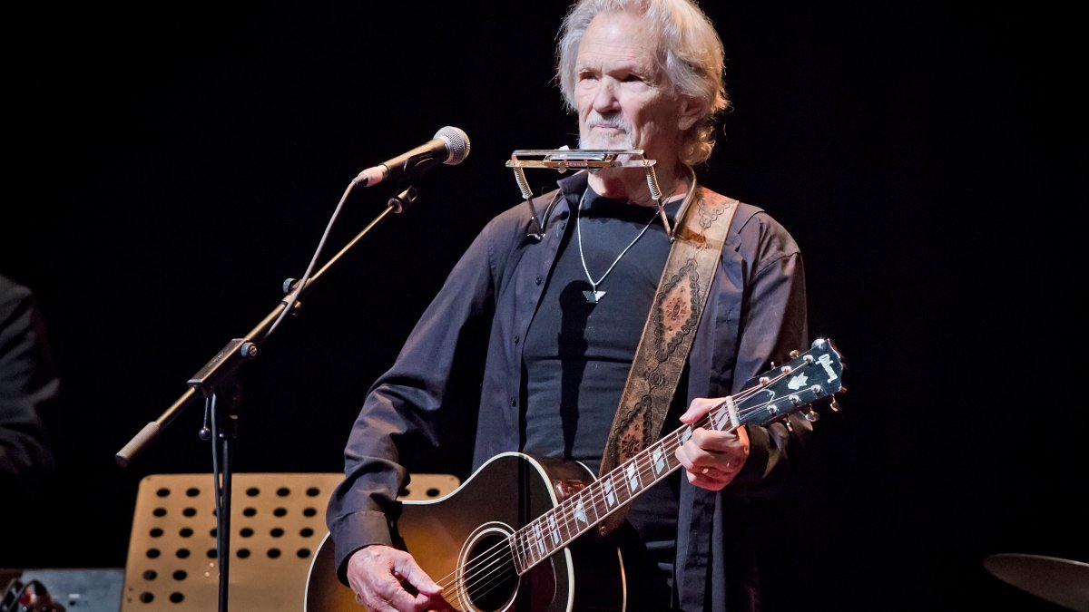 Stars pay tribute to Kris Kristofferson