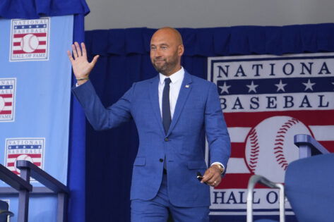 “My Wife Hannah Can’t Do It”: Derek Jeter Taunts His Wife for Being Unable to Keep Up With the Latest Fitness Trends