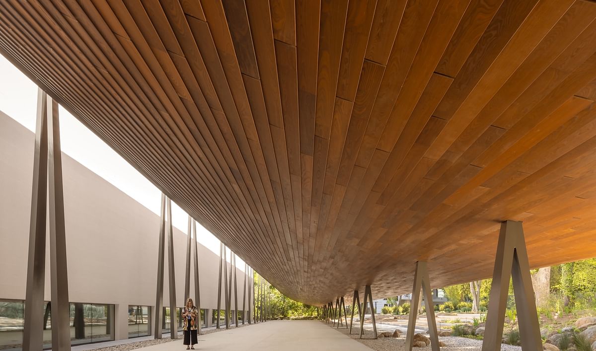 Kengo Kuma completes Lisbon art center with sweeping canopy