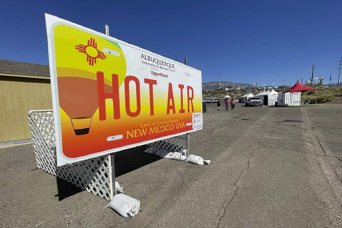 International fiesta fills New Mexico’s sky with colourful hot air balloons