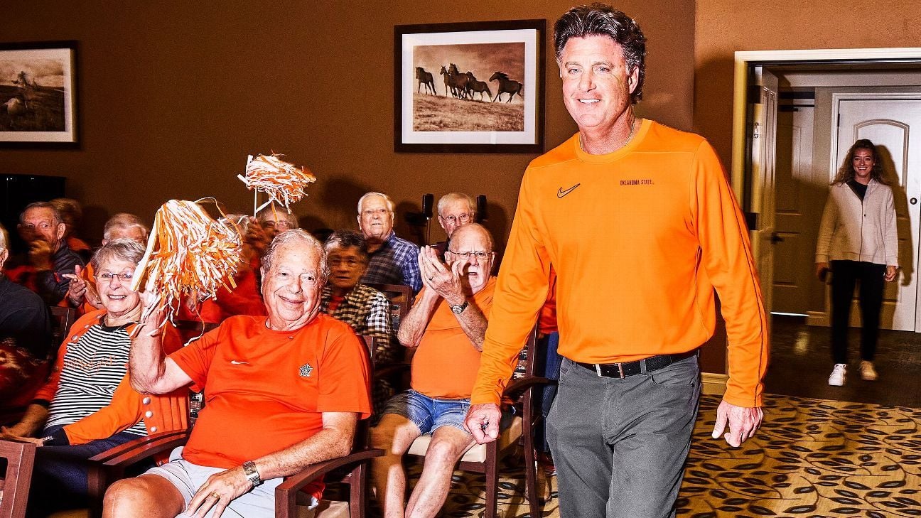 Mike Gundy's Oklahoma State show, live from a senior community