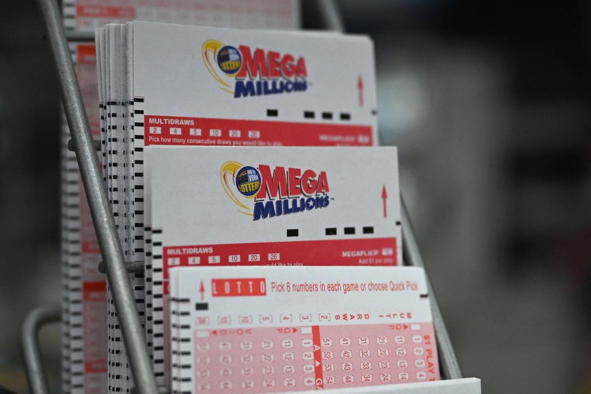 A $1 billion Mega Millions jackpot remains unclaimed. It's not the first time.