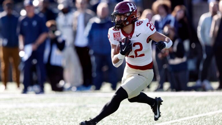 Xaviah Bascon's 2 TDs help Harvard beat FCS No. 16 UNH 28-23