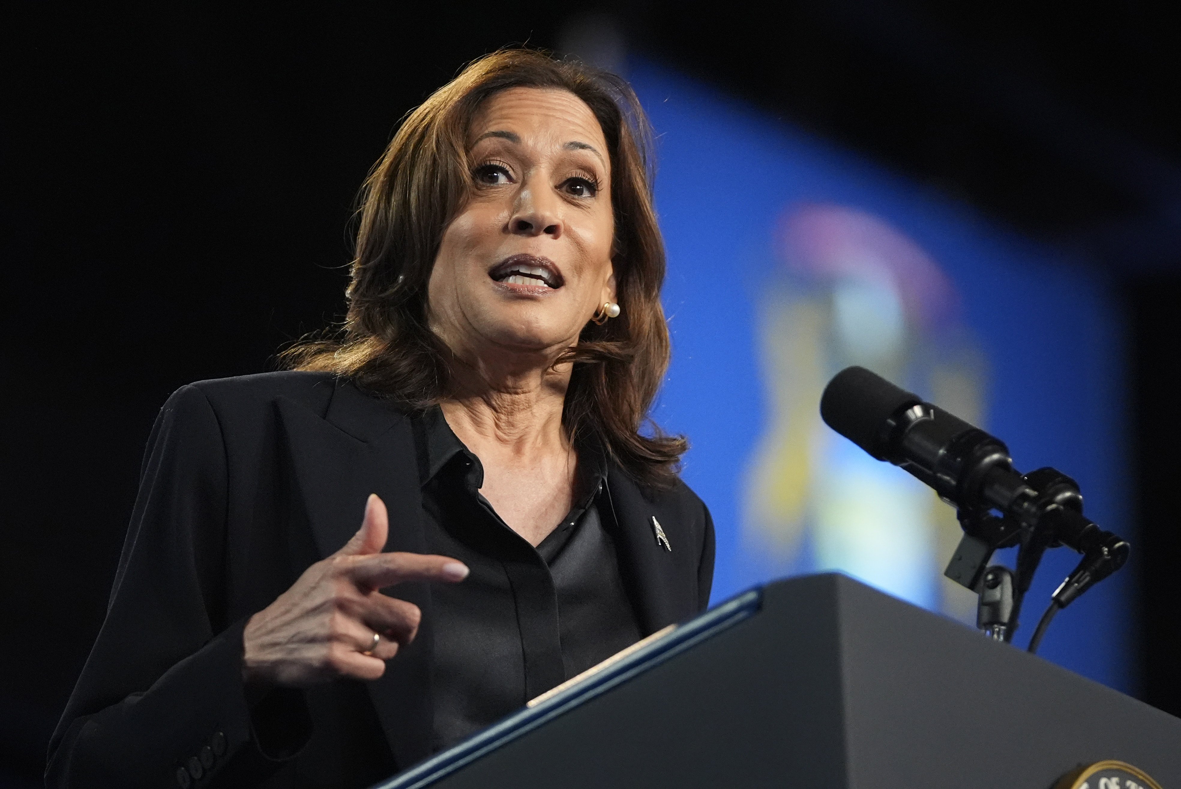 Kamala Harris Gets Stuck on Repeat in Teleprompter Glitch