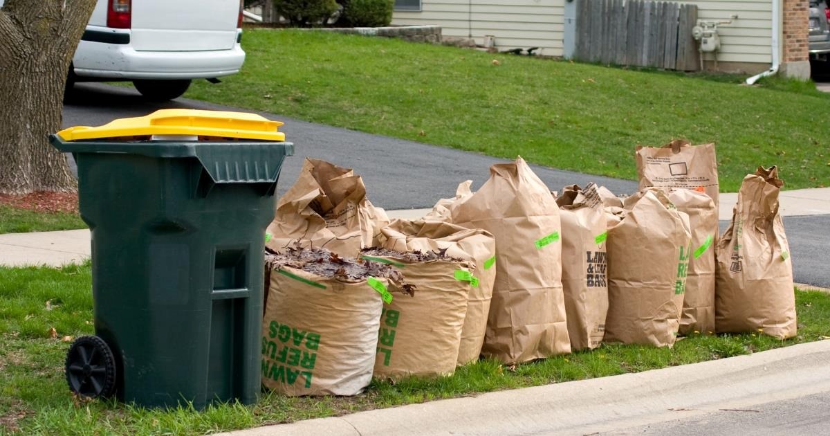 ‘Hope you like the fine you get’: Entitled neighbors demand resident put their trash back in yard after he clears it out as a favor, resident complies, then reports them to the HOA