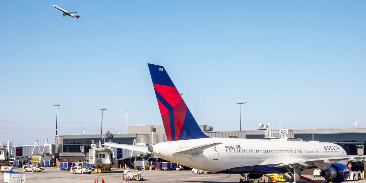 Two Delta planes collide on Atlanta airport taxiway, knocking the tail off one of the jets