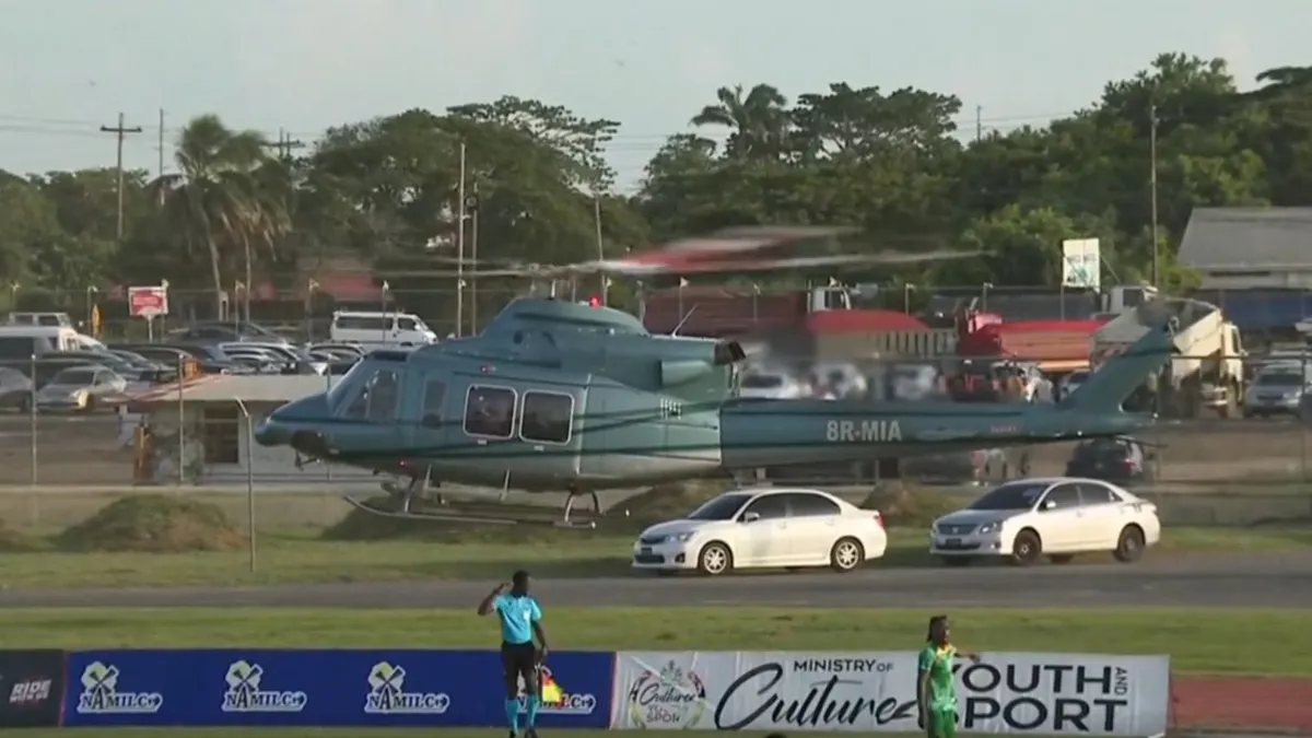 Egy pályára leszálló helikopter zavarta meg a Fradi focistájának meccsét - videó