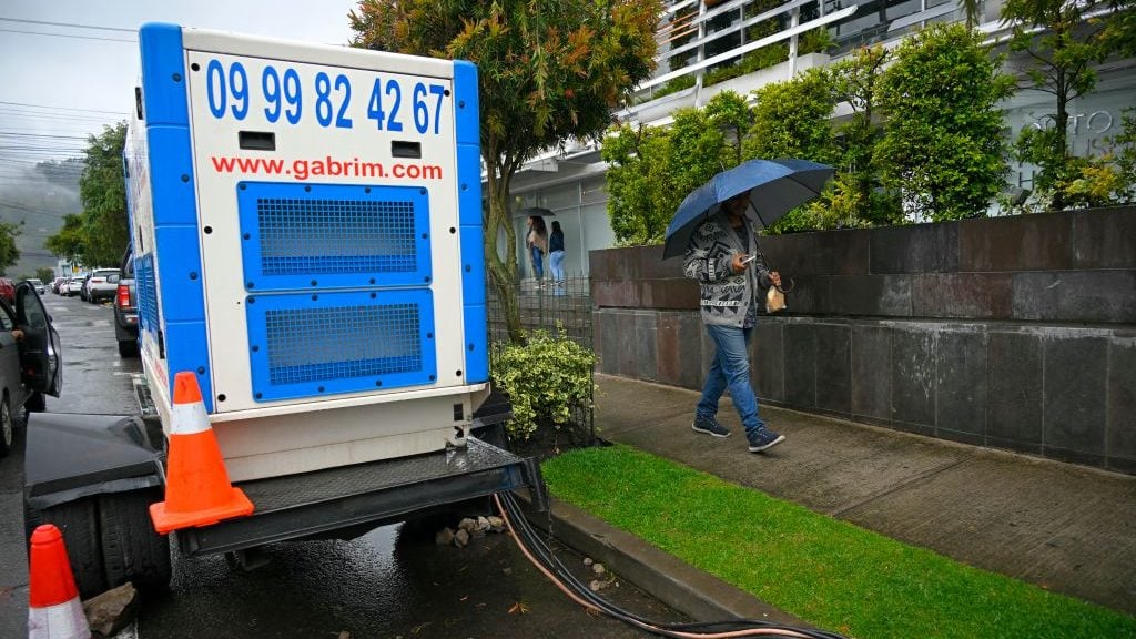 Apagón masivo de energía en varias provincias de Ecuador