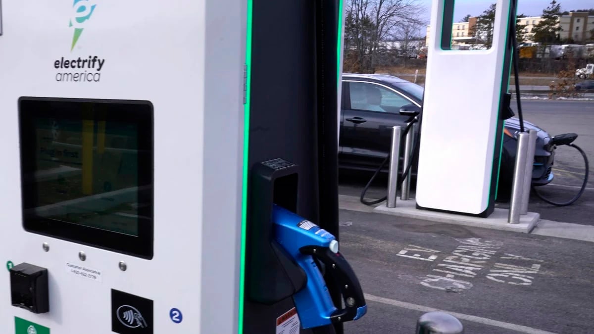 Why public EV chargers almost never work as fast as promised