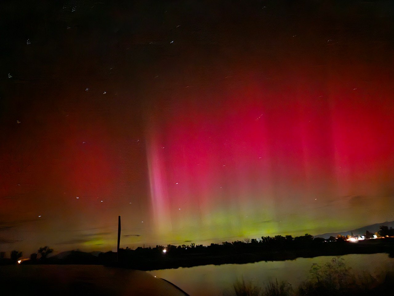 Hues of the northern lights captured in northern Utah