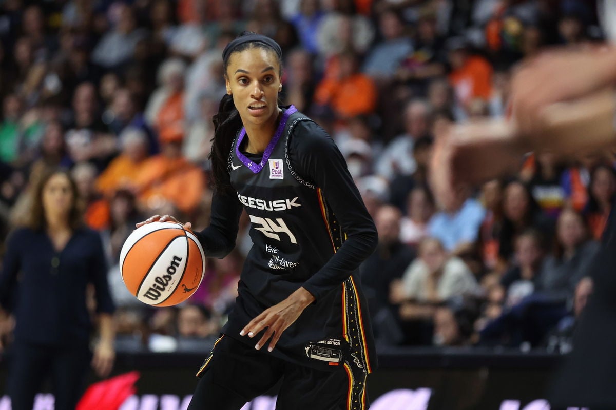 DeWanna Bonner Walks Into Game 5 With Her Adorable Lucky Charm After Wholesome Admission vs Minnesota Lynx